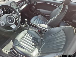 Mini Mini 1.6 16V Cooper S Vehículo de desguace (2007, Rojo, Negro)