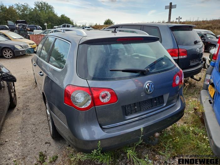 Volkswagen Passat Variant 3.2 FSI V6 32V 4Motion Vehículo de desguace (2006, Gris)