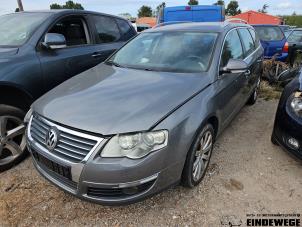 Volkswagen Passat Variant 3.2 FSI V6 32V 4Motion Vehículo de desguace (2006, Gris)