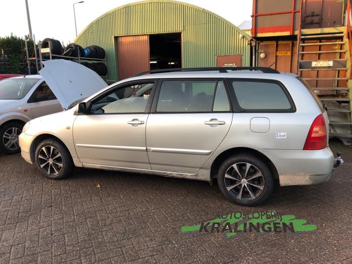 Toyota Corolla Wagon 1.4 D-4D 16V Schrottauto (2005, Grau)