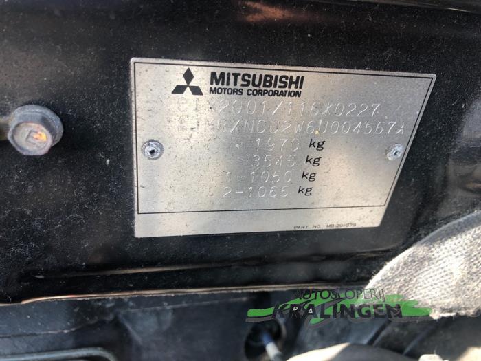 Mitsubishi Outlander 2.0 16V 4x2 Épave (2006, Noir)