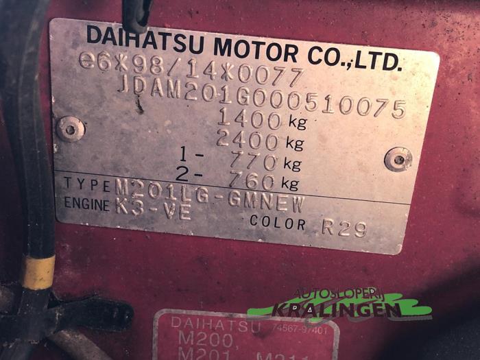 Daihatsu YRV 1.3 16V DVVT Vehículo de desguace (2001, Rojo)