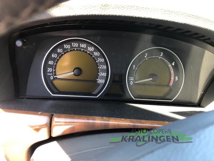 BMW 7 serie 730d 24V Épave (2005, Gris)