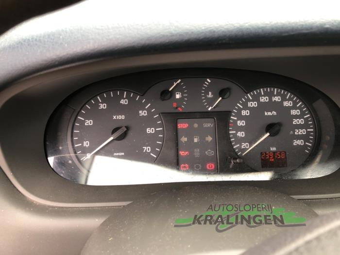 Renault Scénic I 1.4 16V Samochód złomowany (1999, Szary)