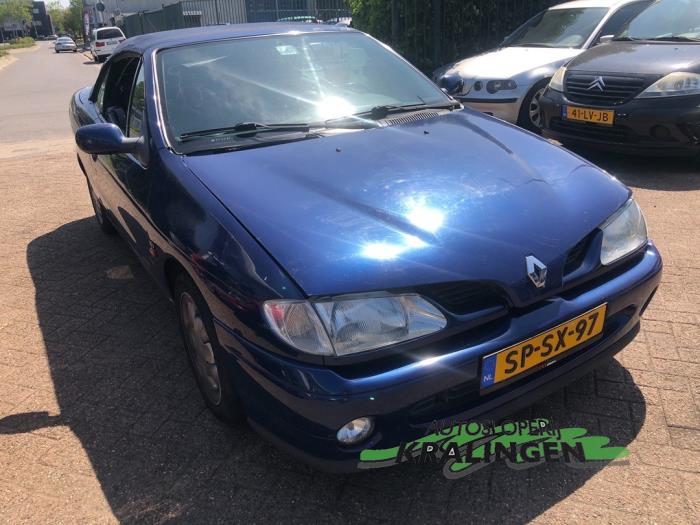 Renault Megane 1.6i Épave (1998, Bleu)