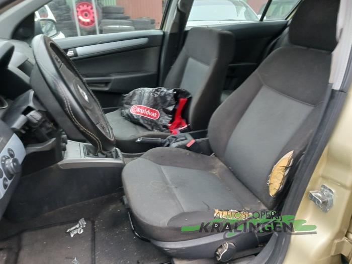 Opel Astra H 1.4 16V Twinport Vehículo de desguace (2004, Amarillo)