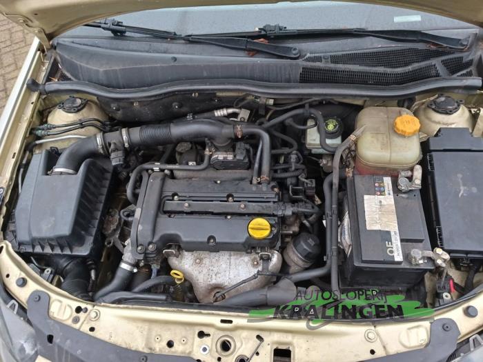 Opel Astra H 1.4 16V Twinport Vehículo de desguace (2004, Amarillo)
