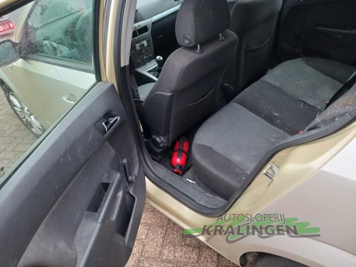 Opel Astra H 1.4 16V Twinport Vehículo de desguace (2004, Amarillo)
