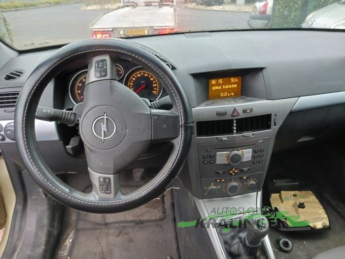 Opel Astra H 1.4 16V Twinport Vehículo de desguace (2004, Amarillo)