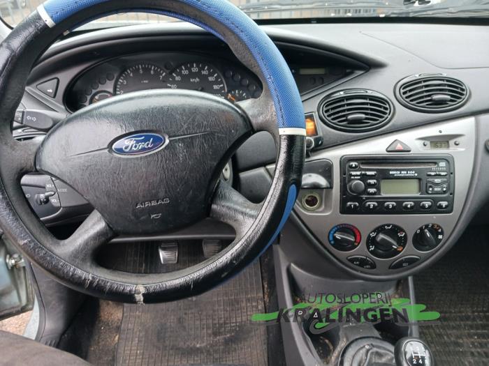 Ford Focus 1 Wagon 1.6 16V Épave (2003, Vert)