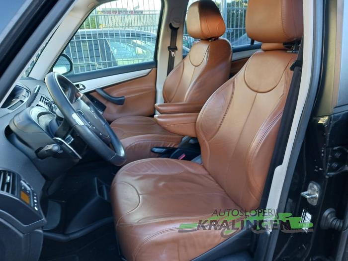 Citroen C4 Grand Picasso 1.6 16V THP 155 Skadat fordon (2012, ZWART)