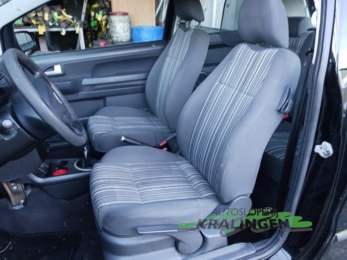 Volkswagen Fox 1.4 16V Skadat fordon (2007, ZWART)