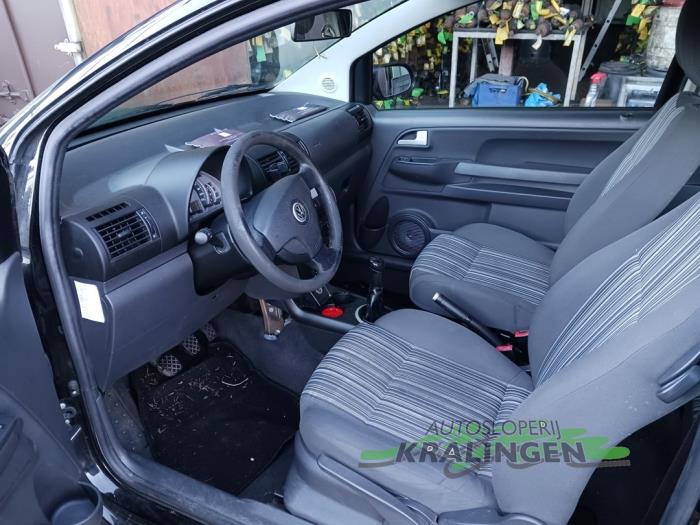 Volkswagen Fox 1.4 16V Skadat fordon (2007, ZWART)