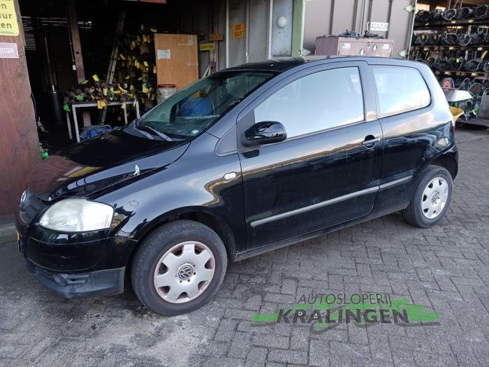 Volkswagen Fox 1.4 16V Skadat fordon (2007, ZWART)