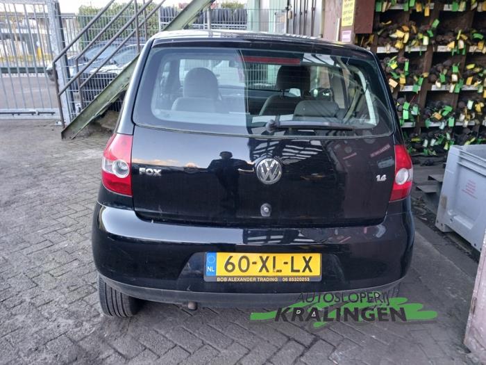 Volkswagen Fox 1.4 16V Skadat fordon (2007, ZWART)