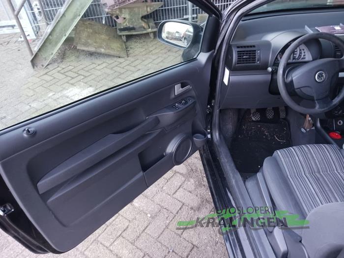 Volkswagen Fox 1.4 16V Skadat fordon (2007, ZWART)