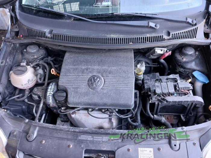 Volkswagen Fox 1.4 16V Skadat fordon (2007, ZWART)
