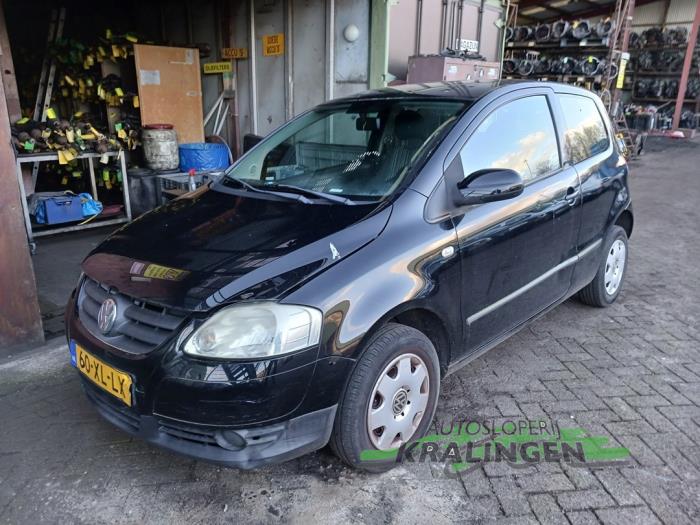 Volkswagen Fox 1.4 16V Skadat fordon (2007, ZWART)