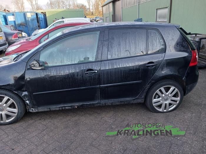 Volkswagen Golf V 2.0 FSI 16V Samochód złomowany (2005, Czarny)