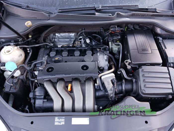 Volkswagen Golf V 2.0 FSI 16V Samochód złomowany (2005, Czarny)
