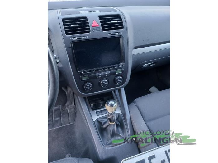 Volkswagen Golf V 2.0 FSI 16V Samochód złomowany (2005, Czarny)