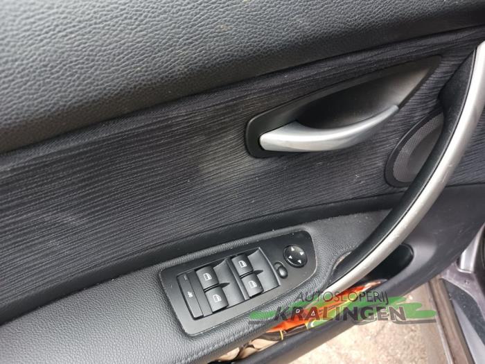 BMW 1 serie 116i 1.6 16V Schrottauto (2008, Grau)