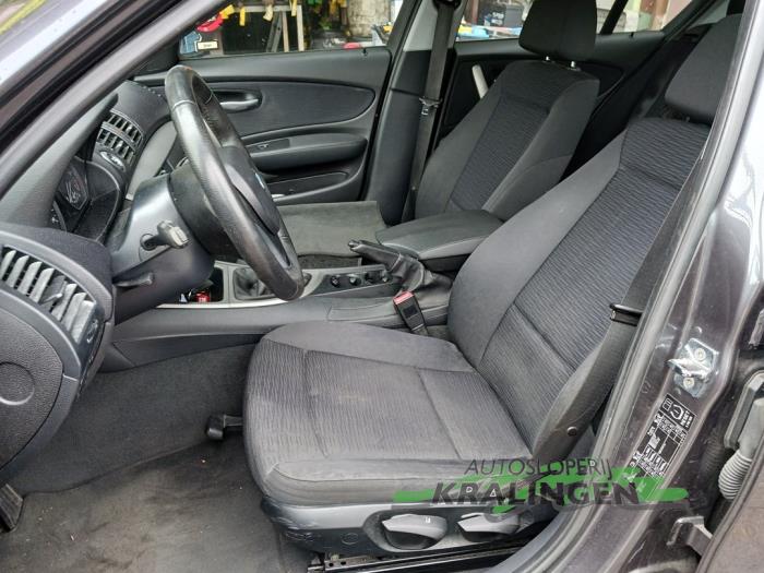 BMW 1 serie 116i 1.6 16V Schrottauto (2008, Grau)
