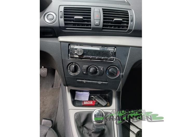 BMW 1 serie 116i 1.6 16V Schrottauto (2008, Grau)