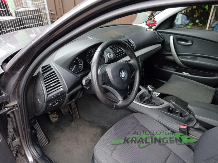 BMW 1 serie 116i 1.6 16V Schrottauto (2008, Grau)