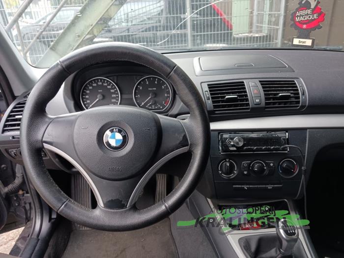 BMW 1 serie 116i 1.6 16V Schrottauto (2008, Grau)