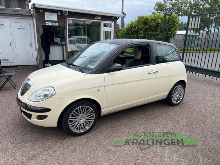Lancia Ypsilon 1.4 16V Voiture accidentée (2005, Blanc)