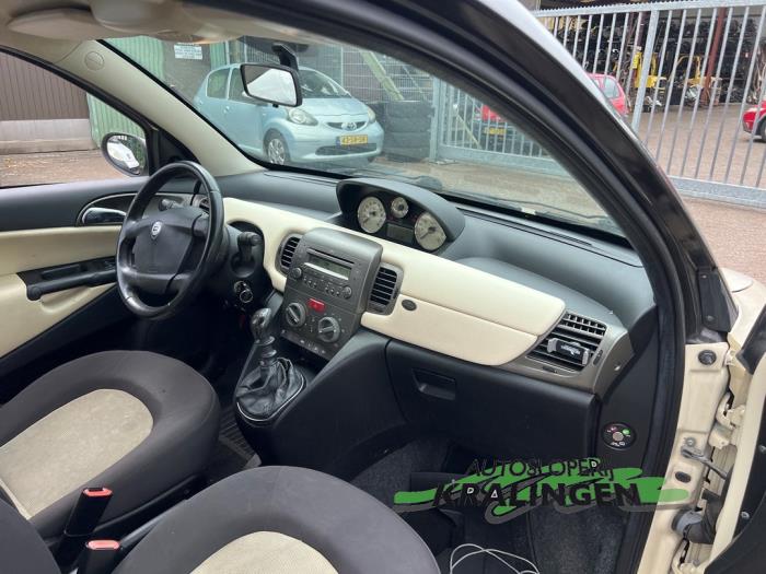 Lancia Ypsilon 1.4 16V Voiture accidentée (2005, Blanc)