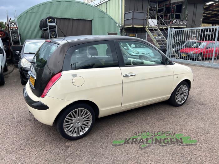 Lancia Ypsilon 1.4 16V Voiture accidentée (2005, Blanc)
