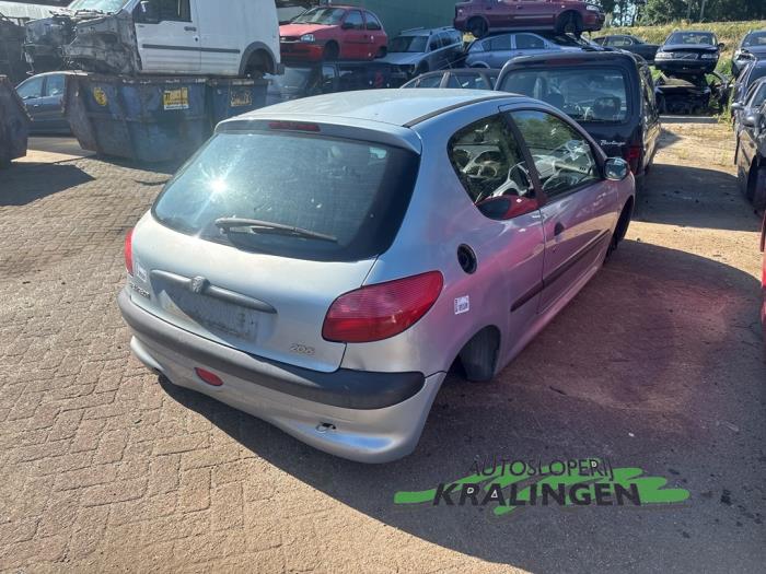 Peugeot 206 1.4 XR,XS,XT,Gentry Vehículo de desguace (2002, Gris)