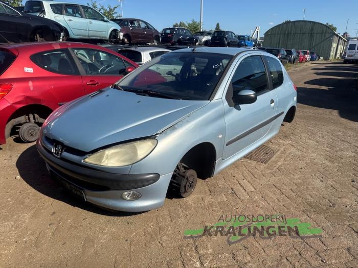 Peugeot 206 1.4 XR,XS,XT,Gentry Vehículo de desguace (2002, Gris)