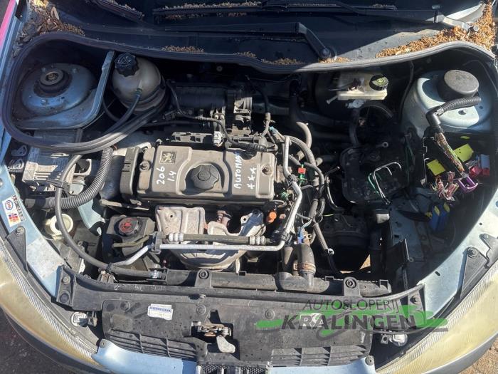 Peugeot 206 1.4 XR,XS,XT,Gentry Vehículo de desguace (2002, Gris)