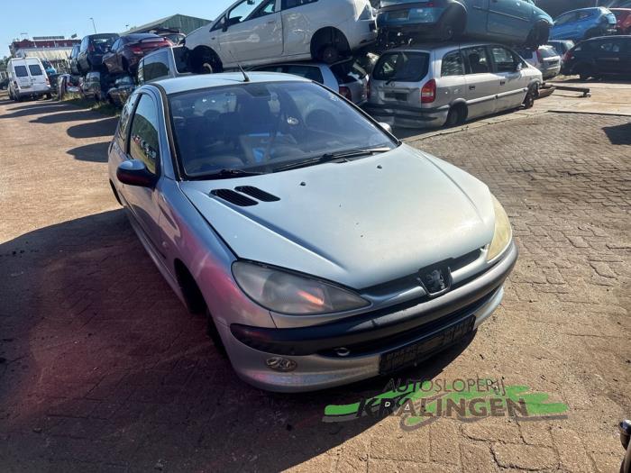 Peugeot 206 1.4 XR,XS,XT,Gentry Vehículo de desguace (2002, Gris)