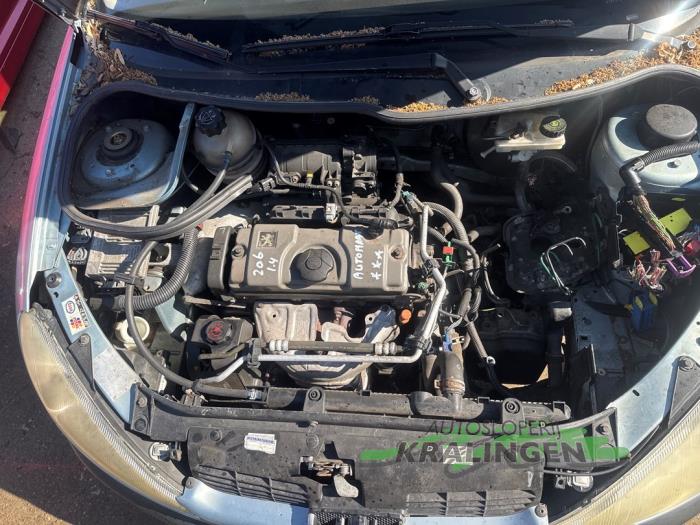 Peugeot 206 1.4 XR,XS,XT,Gentry Vehículo de desguace (2002, Gris)