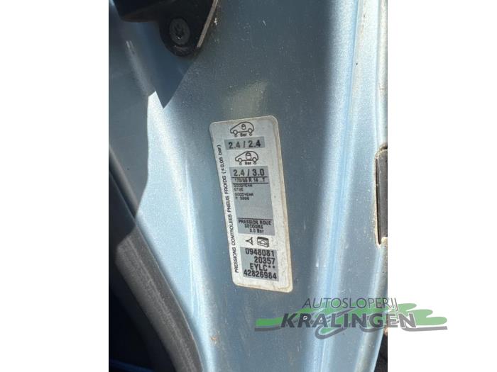 Peugeot 206 1.4 XR,XS,XT,Gentry Vehículo de desguace (2002, Gris)