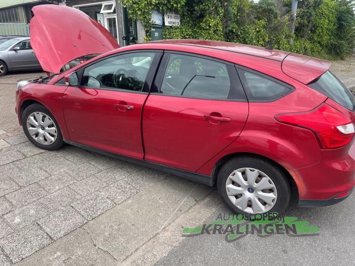 Ford Focus 3 1.0 Ti-VCT EcoBoost 12V 100 Coche dañado (2012, Rojo)