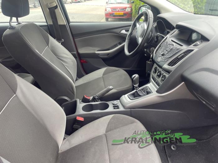 Ford Focus 3 1.0 Ti-VCT EcoBoost 12V 100 Coche dañado (2012, Rojo)