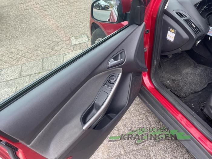 Ford Focus 3 1.0 Ti-VCT EcoBoost 12V 100 Coche dañado (2012, Rojo)