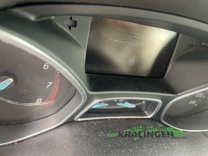 Ford Focus 3 1.0 Ti-VCT EcoBoost 12V 100 Coche dañado (2012, Rojo)