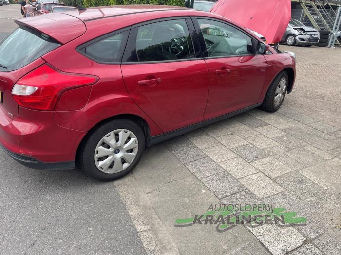 Ford Focus 3 1.0 Ti-VCT EcoBoost 12V 100 Coche dañado (2012, Rojo)