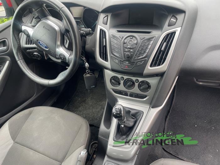 Ford Focus 3 1.0 Ti-VCT EcoBoost 12V 100 Coche dañado (2012, Rojo)