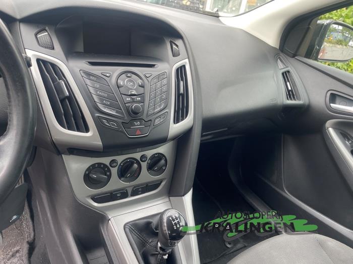 Ford Focus 3 1.0 Ti-VCT EcoBoost 12V 100 Coche dañado (2012, Rojo)