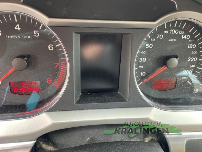 Audi A6 Avant 3.2 V6 24V FSI Quattro Schrottauto (2006, Grau)