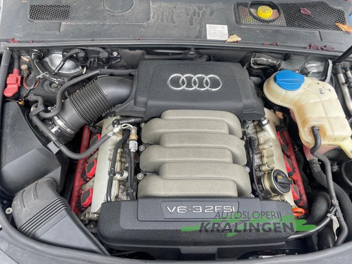 Audi A6 Avant 3.2 V6 24V FSI Quattro Schrottauto (2006, Grau)