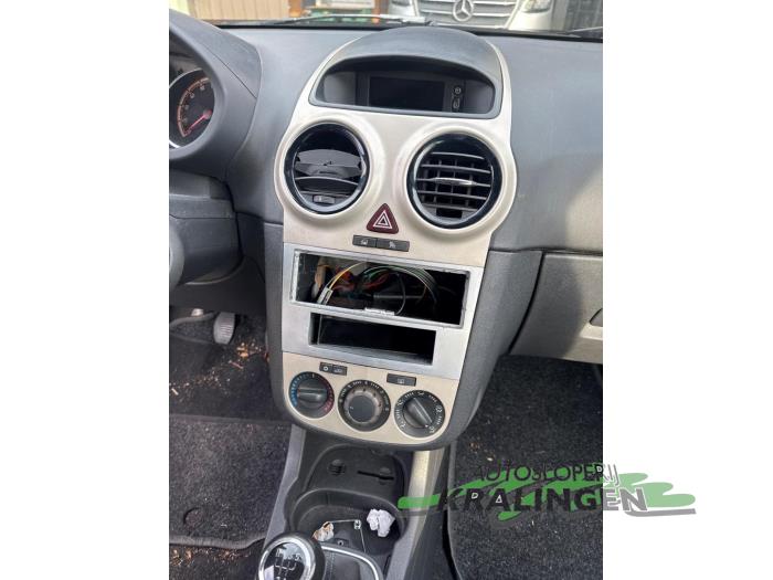 Opel Corsa D 1.2 16V Épave (2008, Gris)