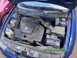 Seat Leon 1.6 Vehículo de desguace (2000, Azul)